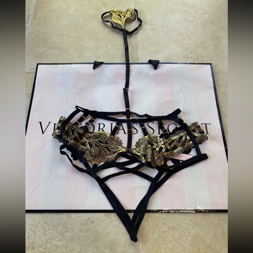 Victoria’s Secret, scrappy, cage, panty with choker